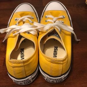 Like new yellow converse all stars